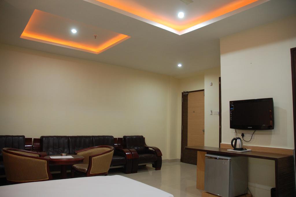 Hotel Sitara Royal Hyderabad Exterior foto